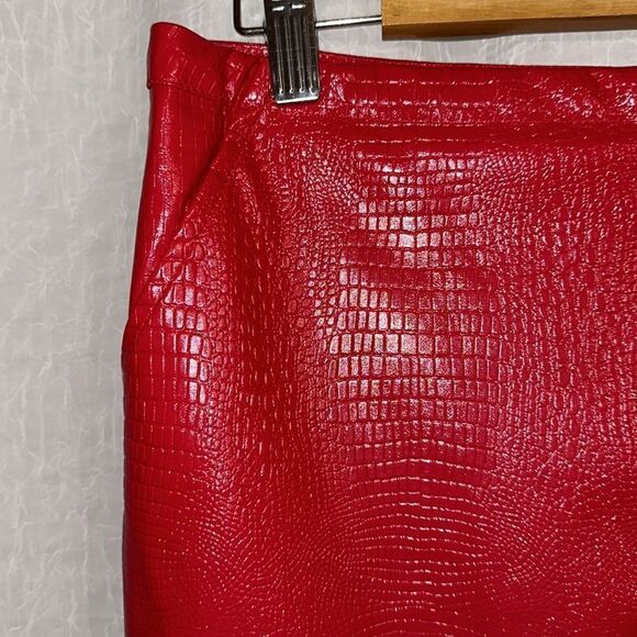 Shinestar L Croc Print Full Zip Vibrant Red Faux Leather Mini Pencil Skirt - Picture 3 of 14